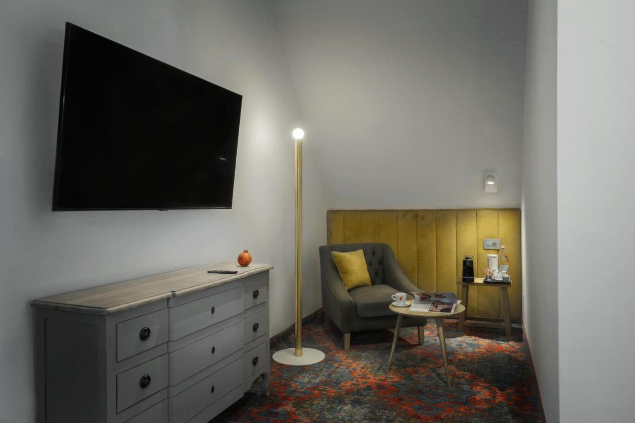 Отель La Boheme Boutique Casa Soare Бухарест Экстерьер фото