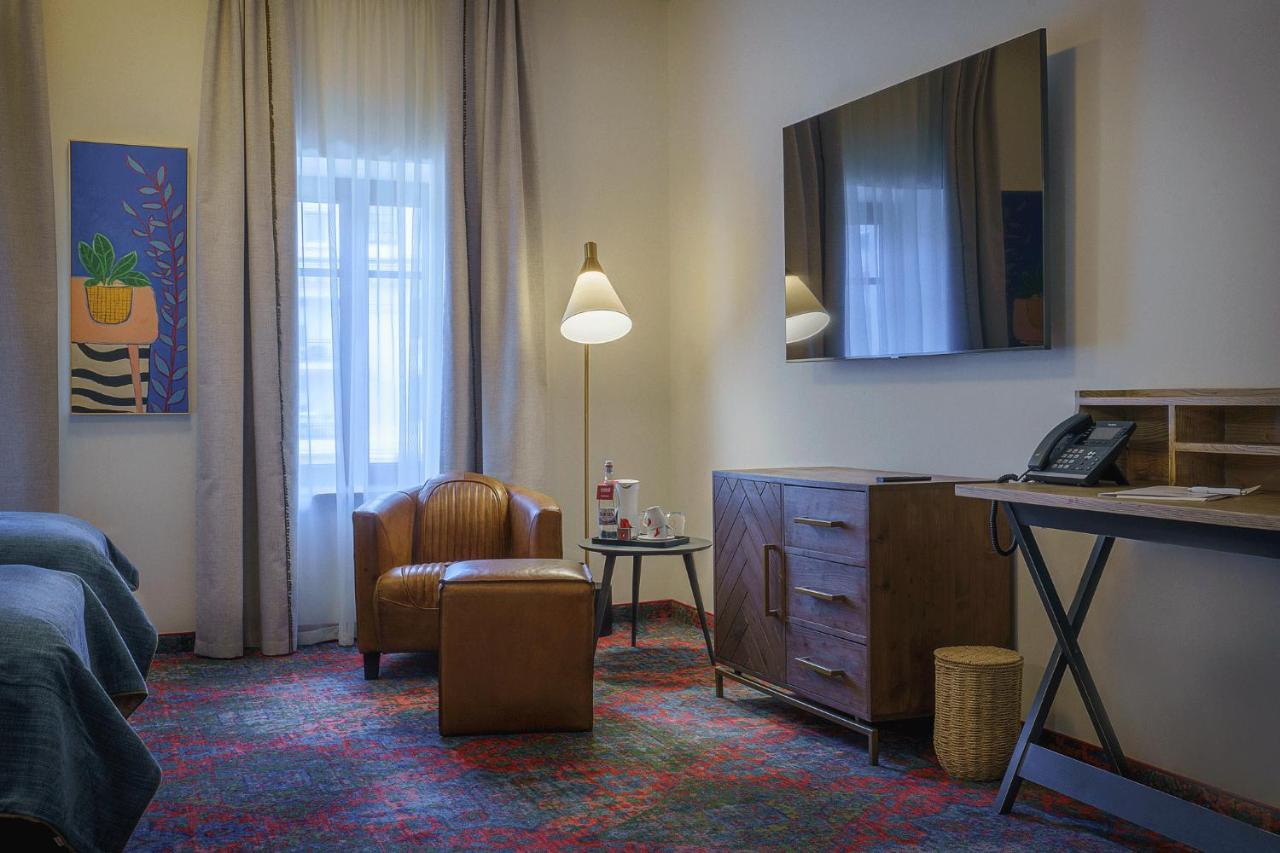 Отель La Boheme Boutique Casa Soare Бухарест Экстерьер фото
