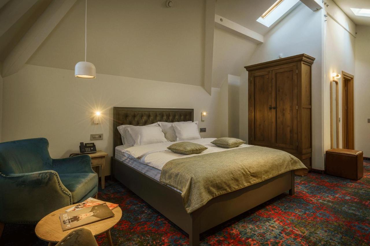 Отель La Boheme Boutique Casa Soare Бухарест Экстерьер фото