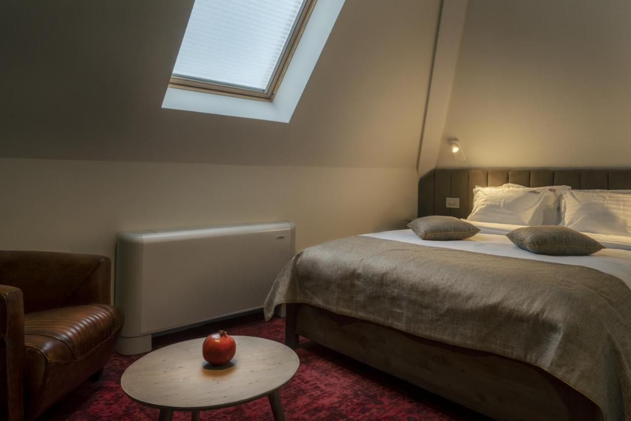 Отель La Boheme Boutique Casa Soare Бухарест Экстерьер фото