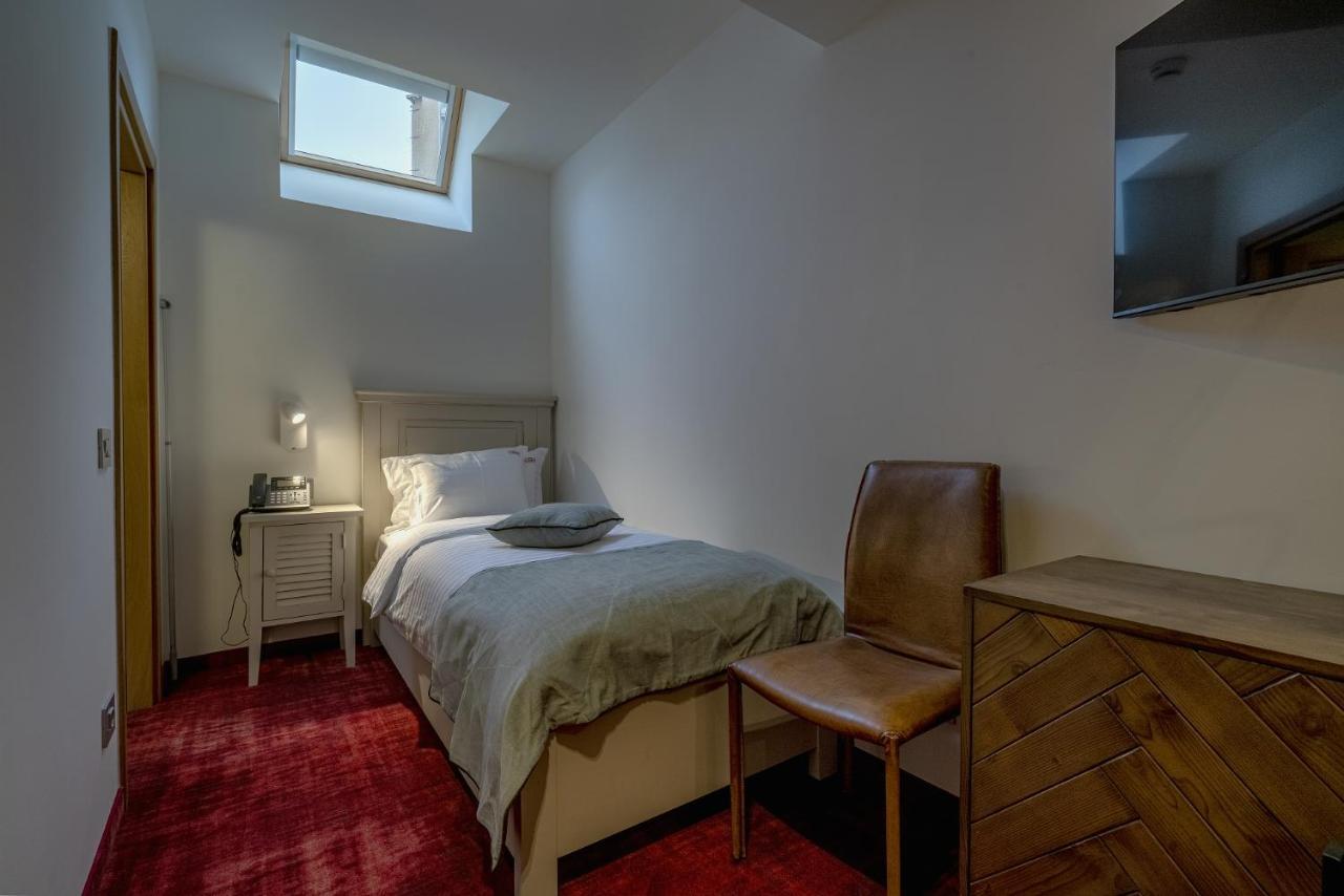 Отель La Boheme Boutique Casa Soare Бухарест Экстерьер фото
